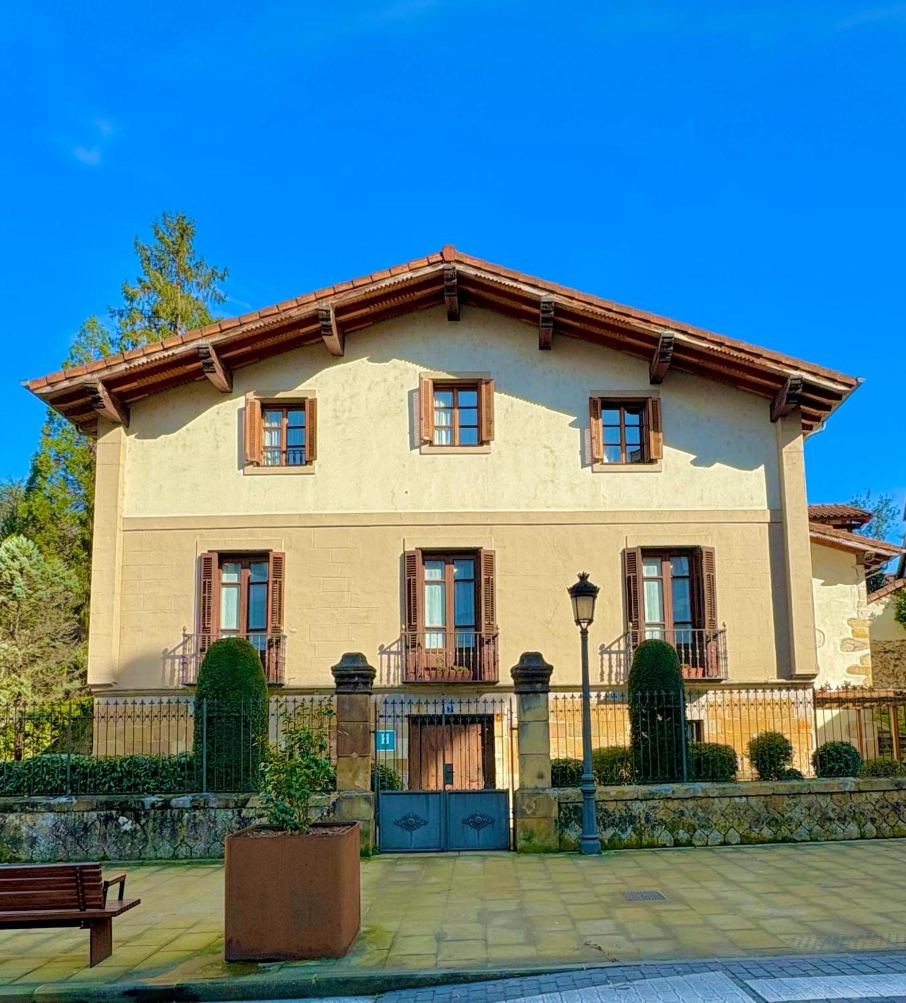 Hotel Konbenio Аморебієта-Ечано Екстер'єр фото